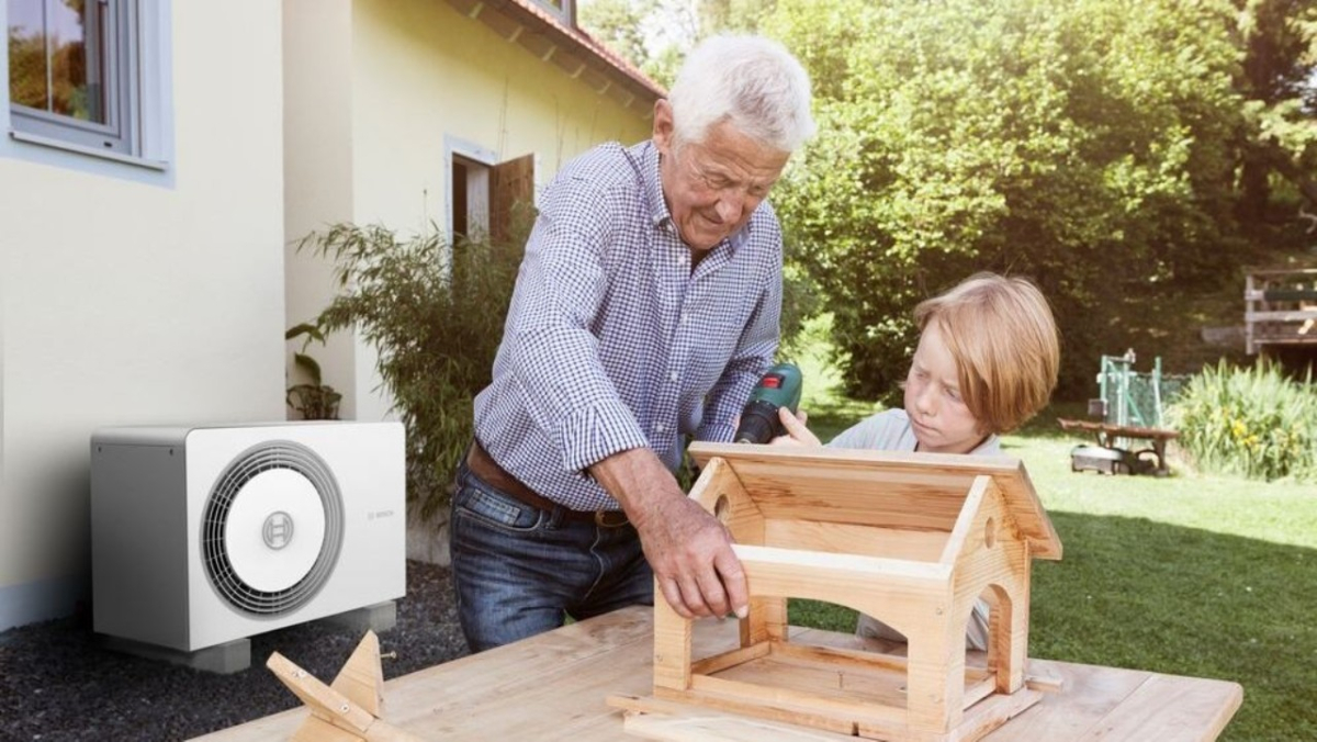 compress_5800_odu_small_chassis_on_concrete_feet_grandfather_in_garden_img_w1280-2