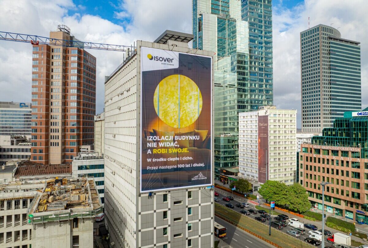 baner ISOVER w centrum Warszawy