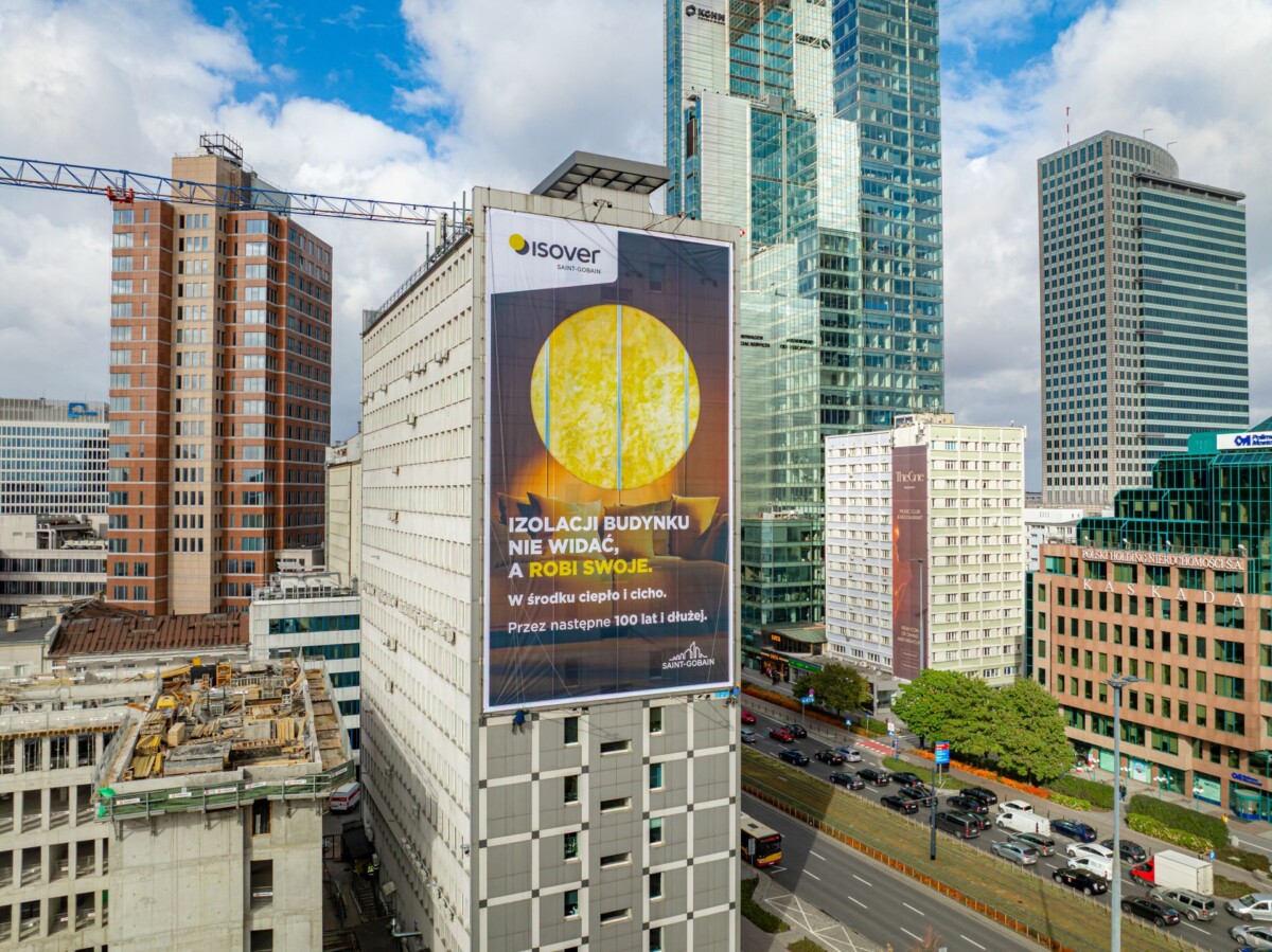 baner ISOVER w centrum Warszawy