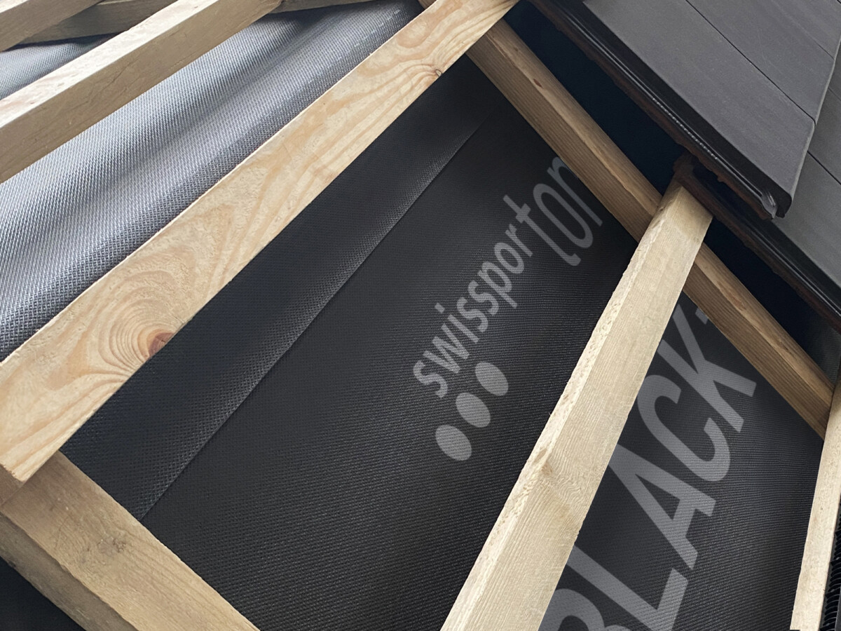 Membrana dachowa proBLACK+ marki swissporTON to produkt klasy premium, który nie uznaje kompromisów