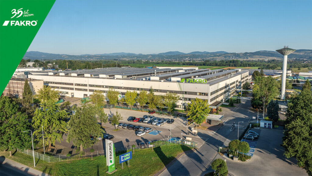 Zdj.1. 35 LAT FAKRO Firma (www)